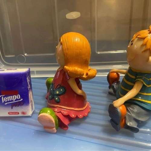 (全新) 愛笑男孩女孩瓷公仔一對