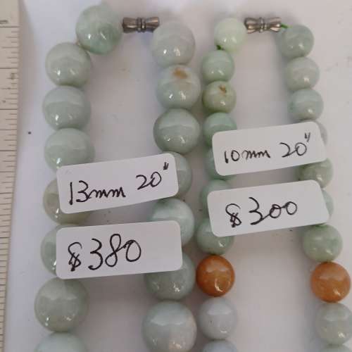 翡翠a玉 頸鏈, 珠圓玉滑 ，每條價錢 如照片顯示， 兩條共售550元。no.D16.8.25