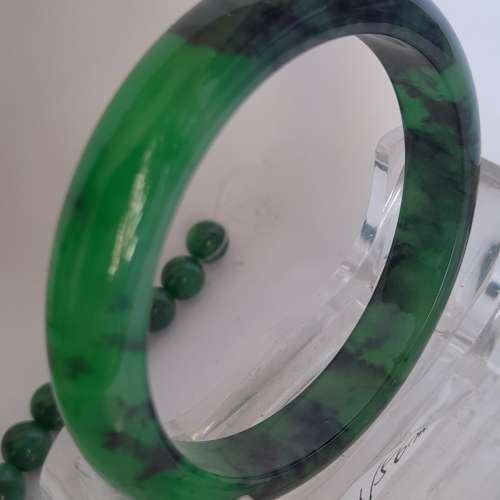 緬甸乾青手鈪，11/56mm內徑，滿綠色，圓滑好水頭。加送一條10mm 15寸珠串。no.16.8...