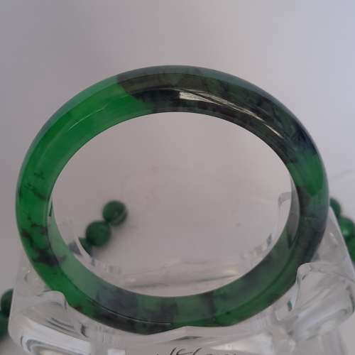 緬甸乾青手鈪，11/56mm內徑，滿綠色，圓滑好水頭。加送一條10mm 15寸珠串。no.16.8...