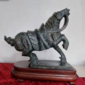黑蛐玉馬
