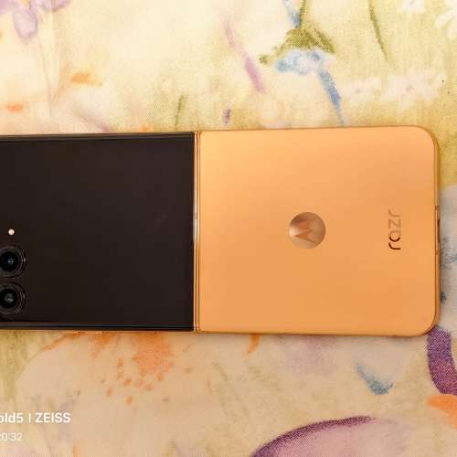 Motorola Razr 50 Ultra 國行12+512GB Pantone桃色