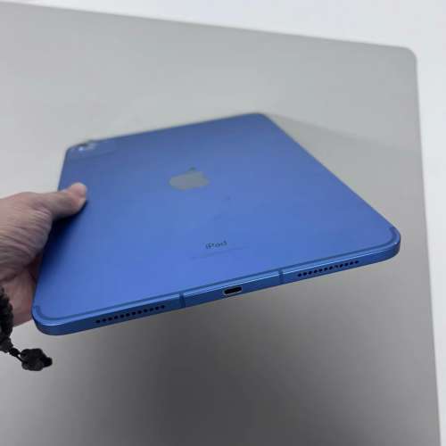 iPad 10 256G 插咭版 ，贈送玻璃鋼化貼及保護套