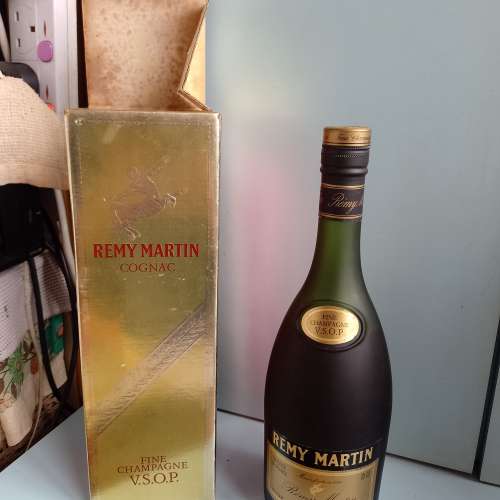 REMY MARTIN（70年代金章人頭馬）  FINE CHAMPAGNE V.S.O.P.