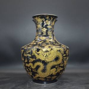 清康熙烏金釉鍍金龍紋瓶
