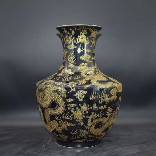 清康熙烏金釉鍍金龍紋瓶