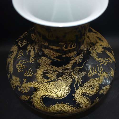 清康熙烏金釉鍍金龍紋瓶