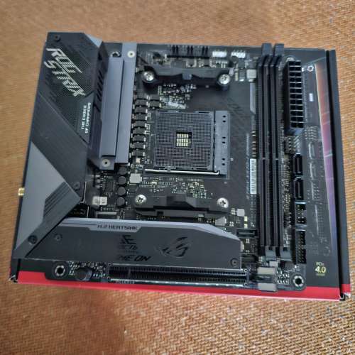 Asus X570i 底板