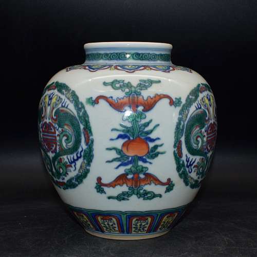 乾隆青花鬥彩龍紋圓壽罐