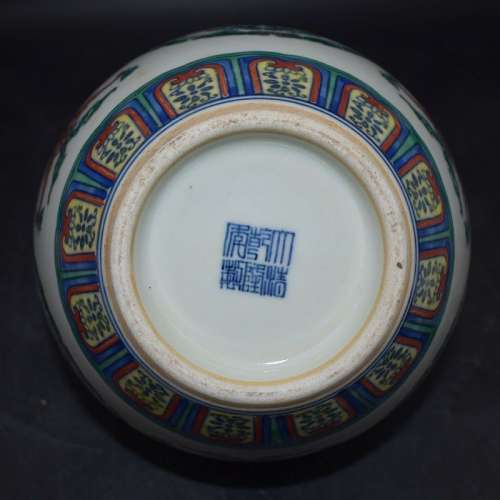 乾隆青花鬥彩龍紋圓壽罐