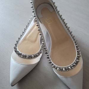 Christian Louboutin 白色平底鞋