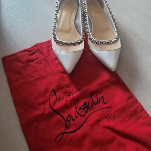 Christian Louboutin 白色平底鞋