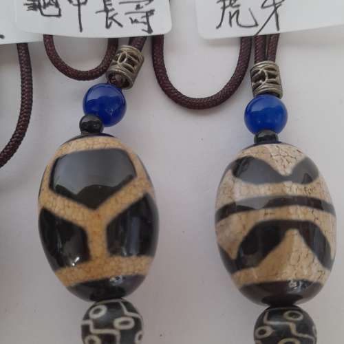 瑪瑙蛋形28x20mm天珠，配上一粒十mm9眼精小巧天珠及廿六寸繩頸鏈，發財健康長壽保平...