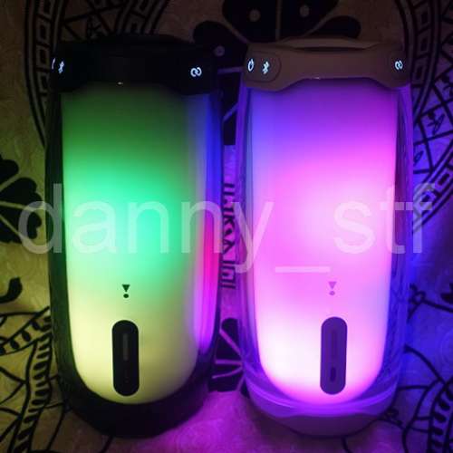 兩個港行 JBL Pulse 4 便攜式彩光無線藍牙防水喇叭 黑色/白色各一 (原價$1899一個)