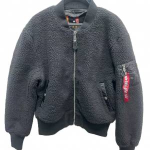 Alpha Industries 羊羔毛 MA-1 飛行外套