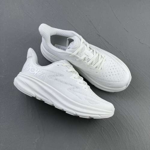 HOKA ONE ONE Clifton 9 白色