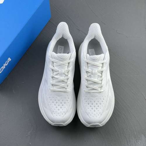 HOKA ONE ONE Clifton 9 白色