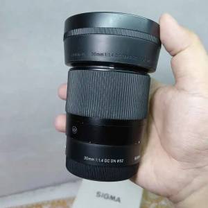 Sigma 30mmg1.4 sony e Mount with complete box