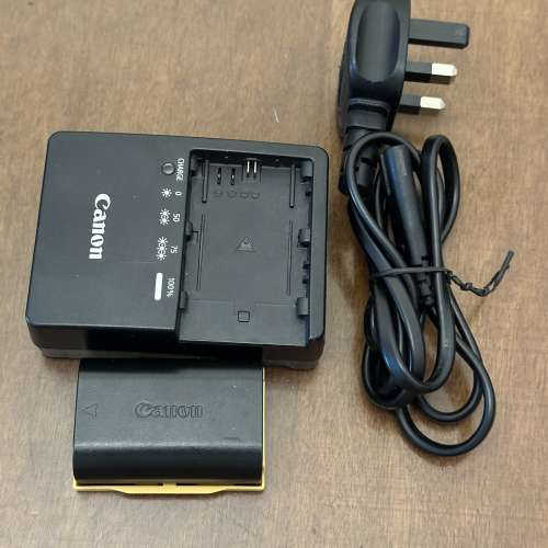 Canon Battery Charger with Battery