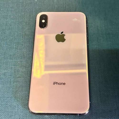 兩部iphone零件機