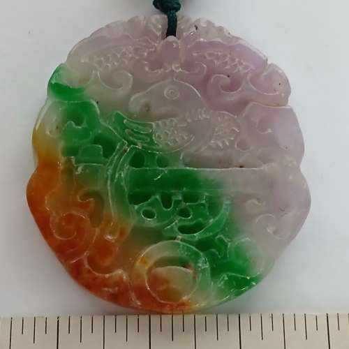 一手兩個 玉吊墜 大約兩吋 連玉珠頸鏈 清貨價共售200元， 單一個 150元，no.D2.8.25
