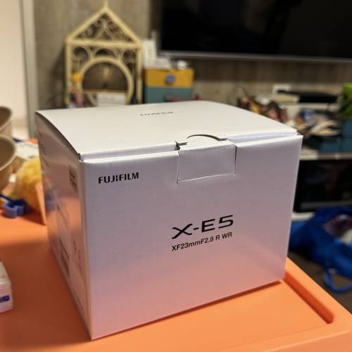全新行貨 富士X-E5 淨機身＋後備電