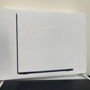 M3 MacBook Air 13" 8gb ram + 256gb SSD 港行99新 電池98% 跟所有配件 保養 至 20...