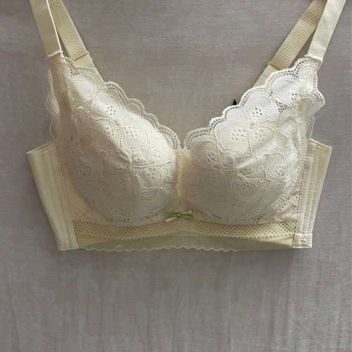 全新 Beaulace薄蕾絲嚴選 慵懶花季 36/80 集中包覆無鋼圈內衣 奶油白