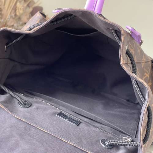 🎈頂級原創 M46272 Christopher 背包凝聚了經典的設計維度。