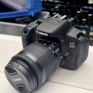 CANON EOS 700D + CANON EF-S 18-55MM F3.5-5.6 IS STM 95% NEW
