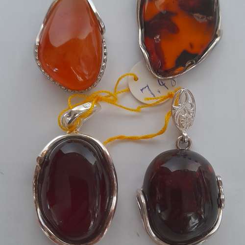 歐洲天然琥珀 鑲嵌純銀吊咀介子耳環。清貨價每款380.兩款起八折全部八款七折。no.2...