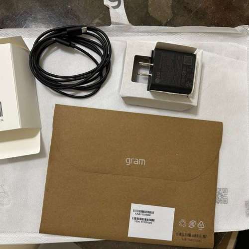 LG Gram Pro Ultra7 155H 32GB 1TB (not thinkpad x1 carbon, macbook p)