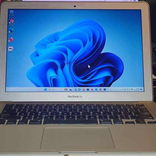 Macbook Air (Dual OS)