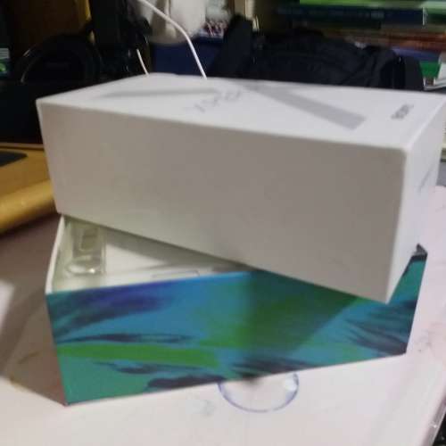 Sony xperia XZ 手機空盒連清水套一個。