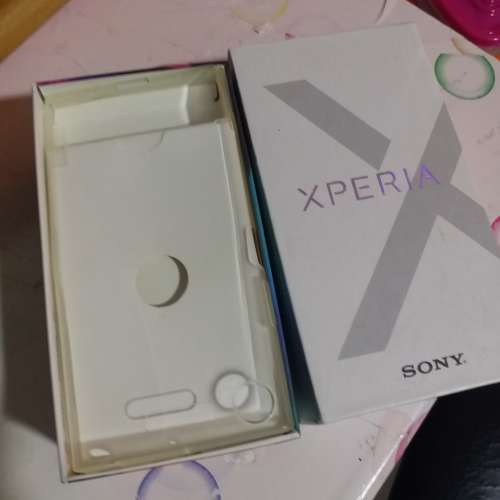 Sony xperia XZ 手機空盒連清水套一個。