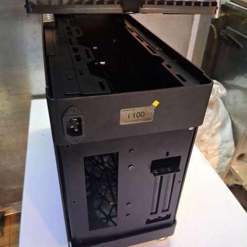 可以安裝兩個360水冷排,厚鋁材料外殼itx機箱