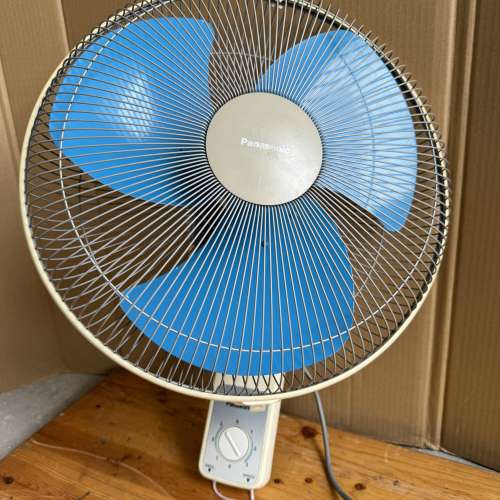Panasonic  16寸掛牆風扇，已清洗乾淨和夠淨，100 ％全部正常。