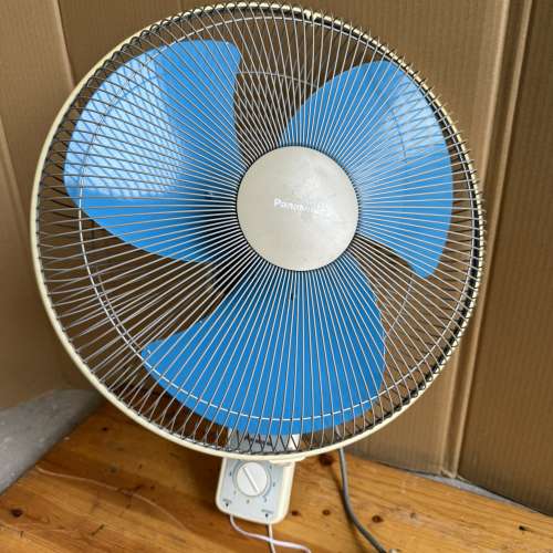 Panasonic  16寸掛牆風扇，已清洗乾淨和夠淨，100 ％全部正常。