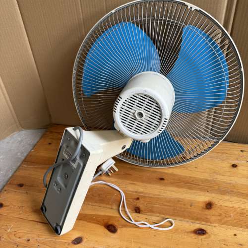 Panasonic  16寸掛牆風扇，已清洗乾淨和夠淨，100 ％全部正常。