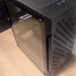 機箱Corsair 220t + 6把散熱風扇 + 燈效控制