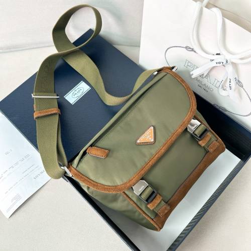 Prada 2025新品双扣尼龙邮差包 男士包