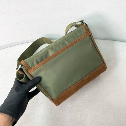 Prada 2025新品双扣尼龙邮差包 男士包