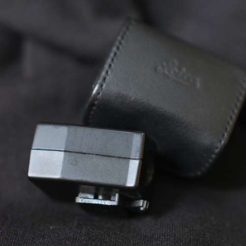 Leica Viewfinder 24mm Hotshoe Lock - Original Leather Pouch