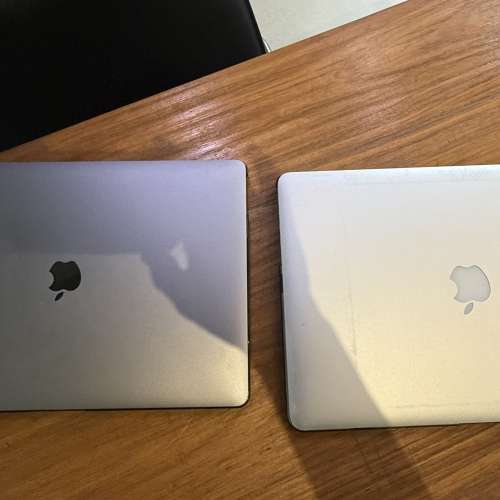 2 Mac book pro, 2 desktop iMacs, 1 Wacom Intuos Draw board.