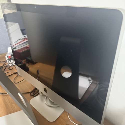 2 Mac book pro, 2 desktop iMacs, 1 Wacom Intuos Draw board.