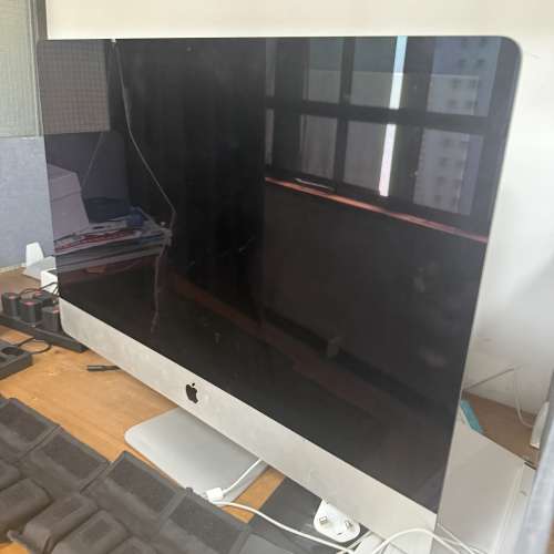 2 Mac book pro, 2 desktop iMacs, 1 Wacom Intuos Draw board.