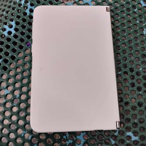 微軟接機一部 可插卡打電話 打開螢幕有8.1吋 兩面可分開操作 可調轉接起打電話 注意...