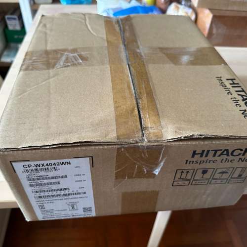 HITACHI CP-WX4042WN