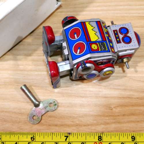 幾拾年前物品清貨~古董鐵皮機械人1件