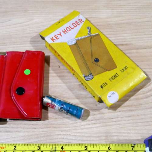 幾拾年前物品清貨...古董電筒匙包1件